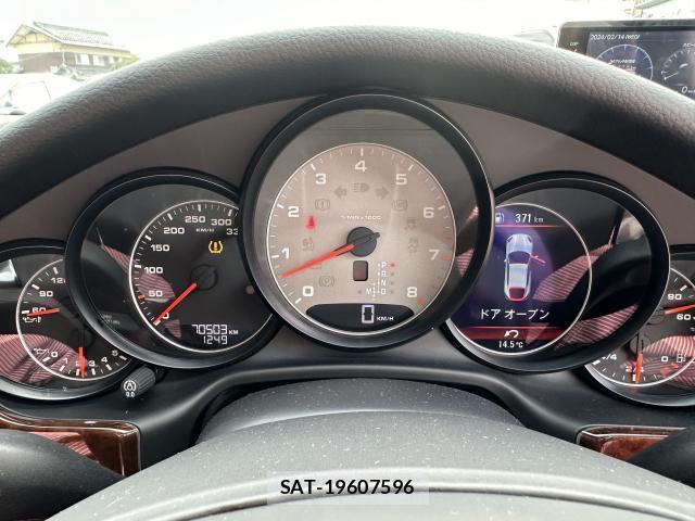 Porsche PANAMERA 2011-05 7817872-15