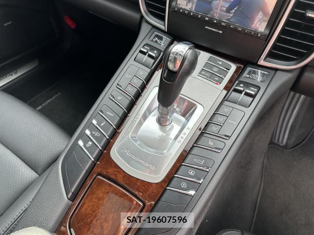 Porsche PANAMERA 2011-05 7817872-17