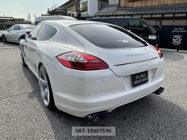 Porsche PANAMERA 2011-05 7817872-2