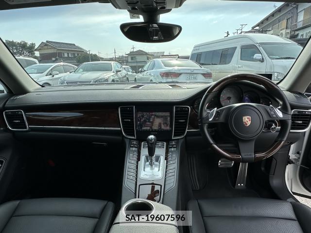 Porsche PANAMERA 2011-05 7817872-6