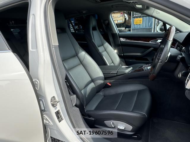 Porsche PANAMERA 2011-05 7817872-8