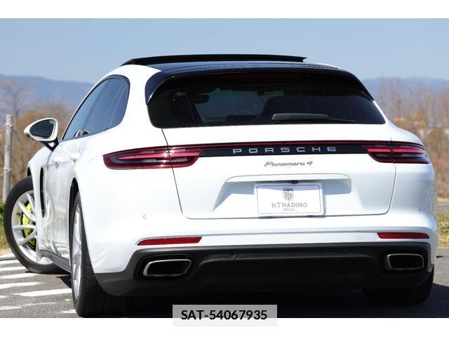 Porsche PANAMERA 2018-03 7818640-1