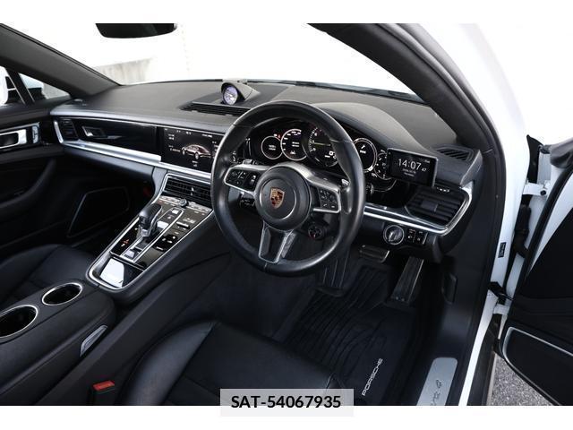 Porsche PANAMERA 2018-03 7818640-2