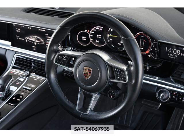 Porsche PANAMERA 2018-03 7818640-3