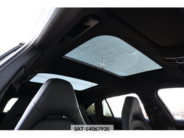 Porsche PANAMERA 2018-03 7818640-9