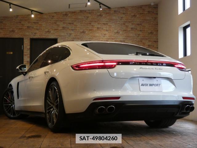 Porsche PANAMERA 2017-12 7820229-1