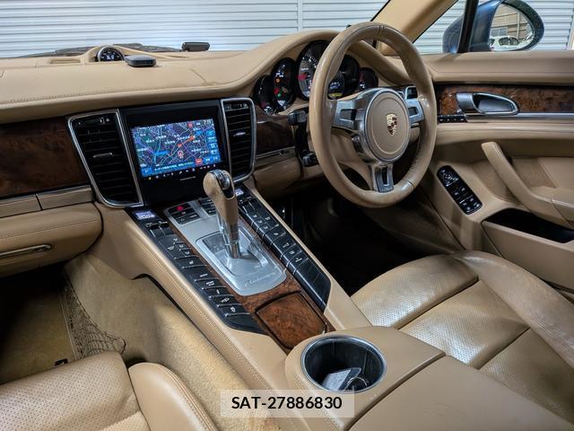 Porsche PANAMERA 2011-08 7820233-2