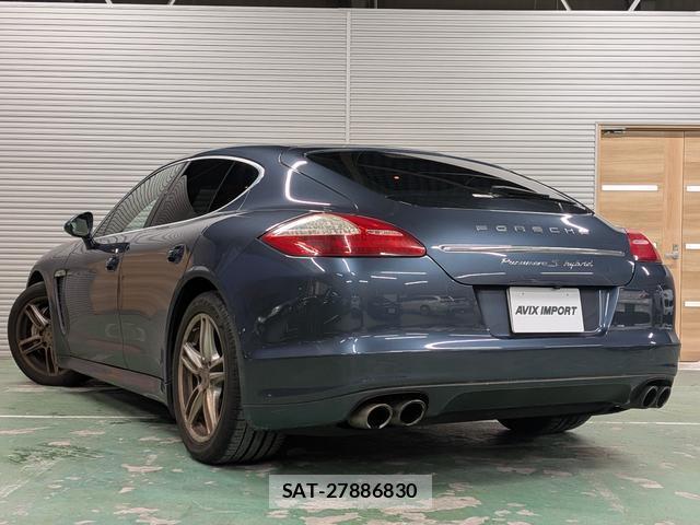 Porsche PANAMERA 2011-08 7820233-4