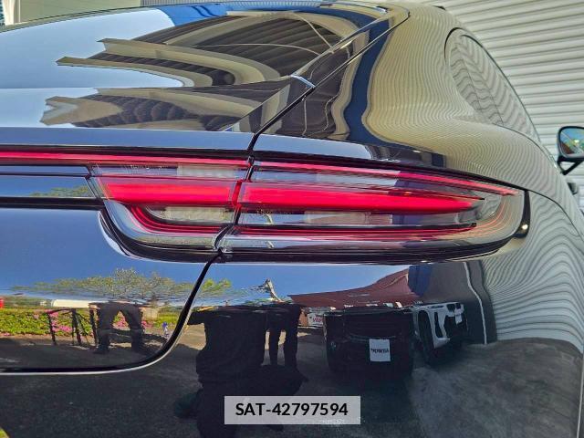 Porsche PANAMERA 2019-09 7820301-3