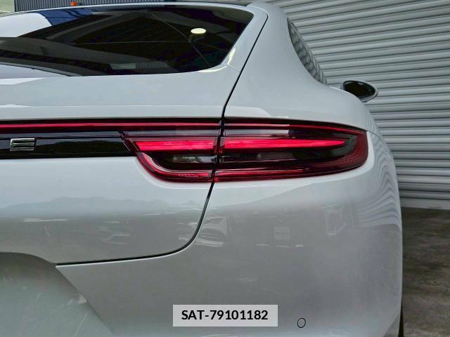 Porsche PANAMERA 2018-12 7820304-3