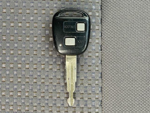 Toyota PIXIS EPOCH 2013-11 7811481-8