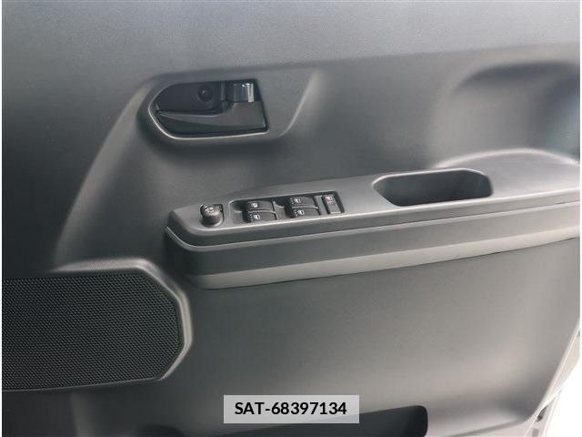 Toyota Pixis Mega 2021-05 7811874-5