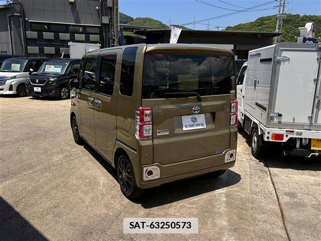 Toyota Pixis Mega 2022-07 7812391-12