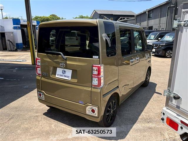 Toyota Pixis Mega 2022-07 7812391-14