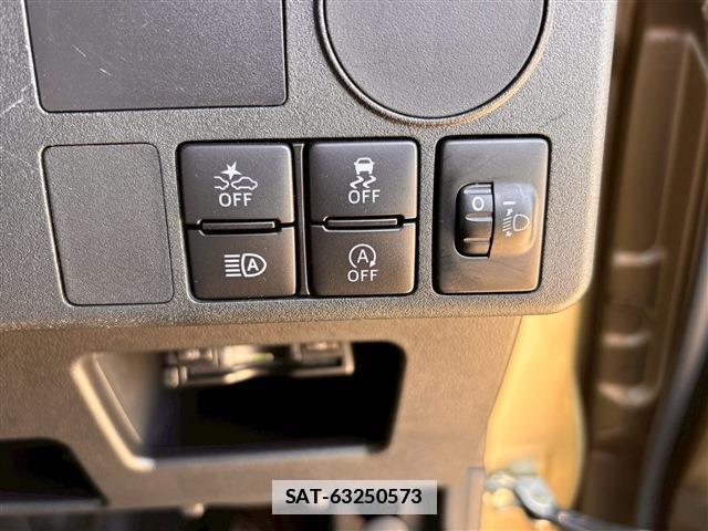 Toyota Pixis Mega 2022-07 7812391-19