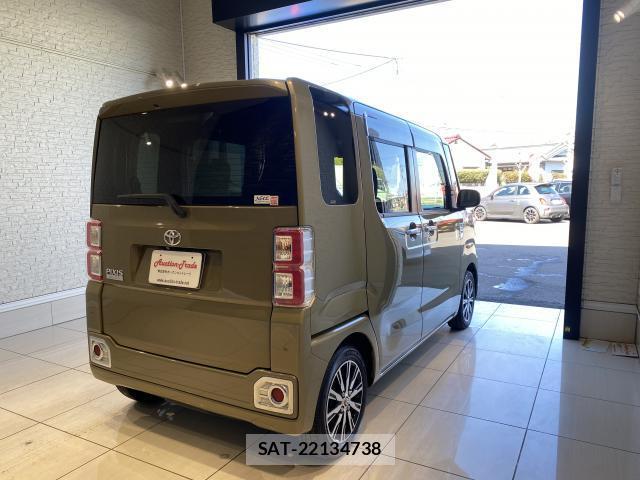 Toyota Pixis Mega 2018-01 7814641-1