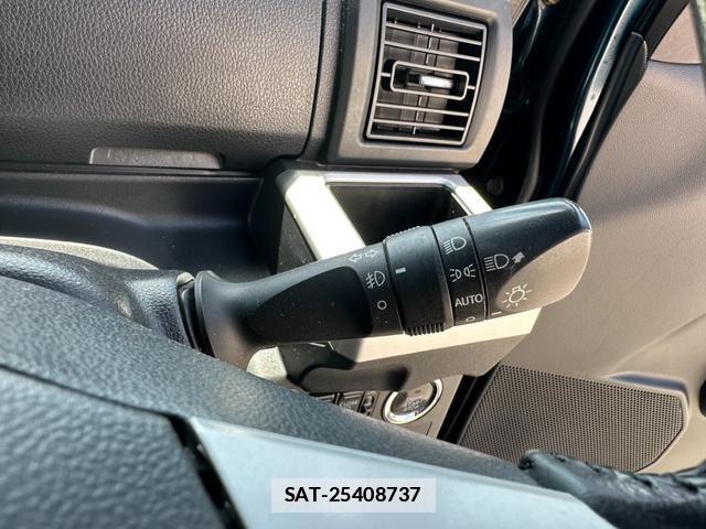 Toyota Pixis Mega 2021-04 7820176-13