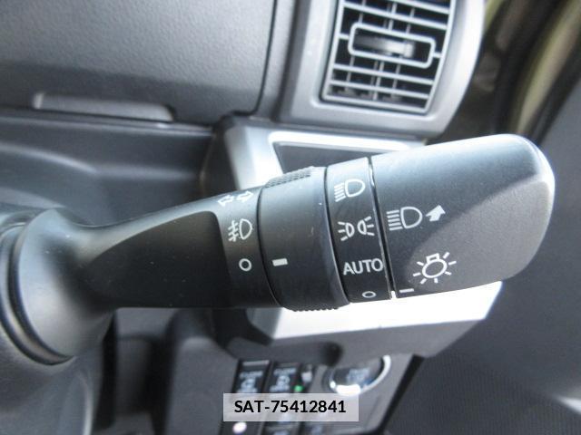 Toyota Pixis Mega 2019-01 7820509-14