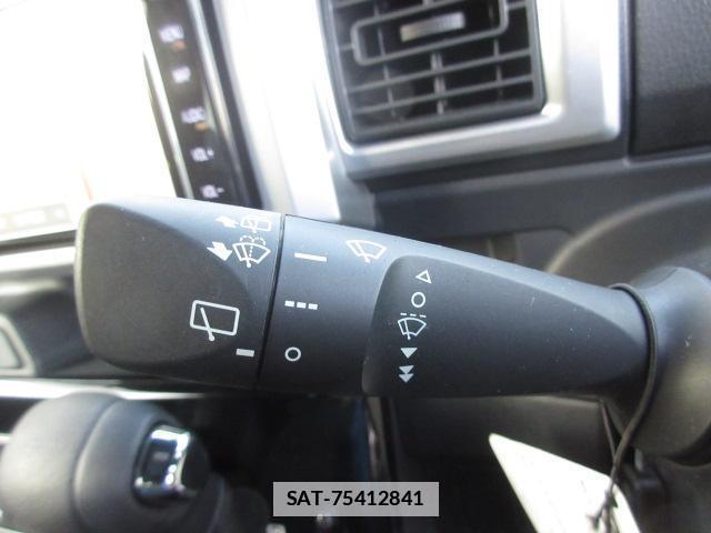 Toyota Pixis Mega 2019-01 7820509-5