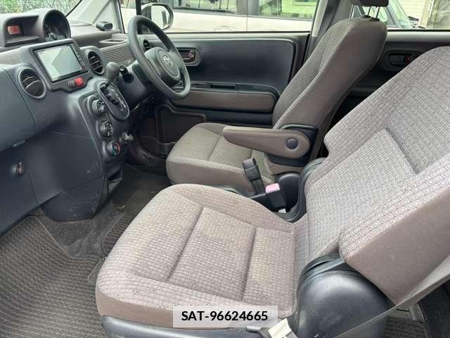 Toyota PORTE 2016-03 7811819-5