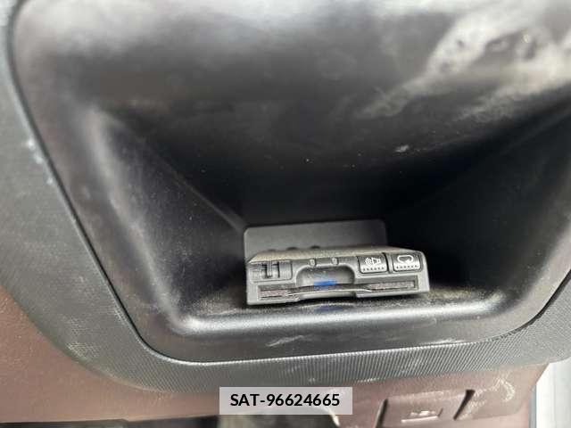 Toyota PORTE 2016-03 7811819-9