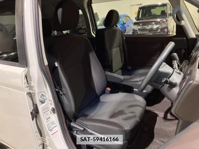 Toyota PORTE 2016-12 7820943-3
