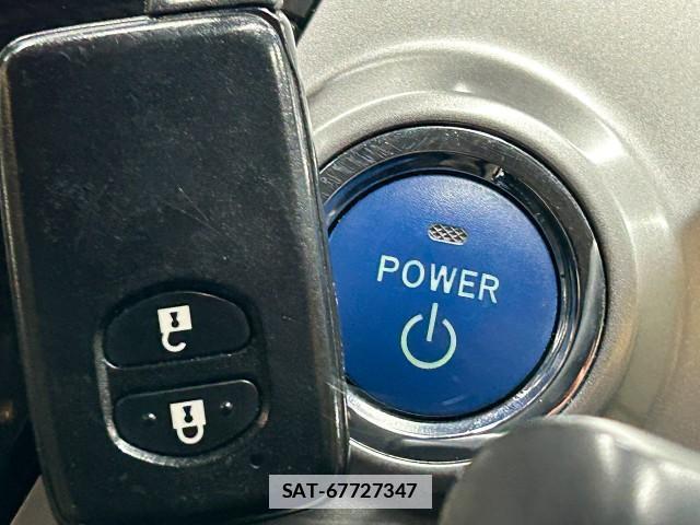 Toyota PRIUS ALPHA 2015-03 7812096-12