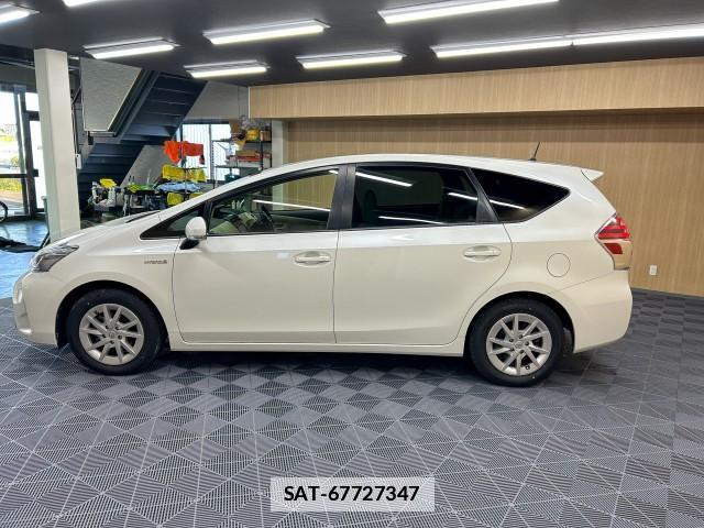 Toyota PRIUS ALPHA 2015-03 7812096-2