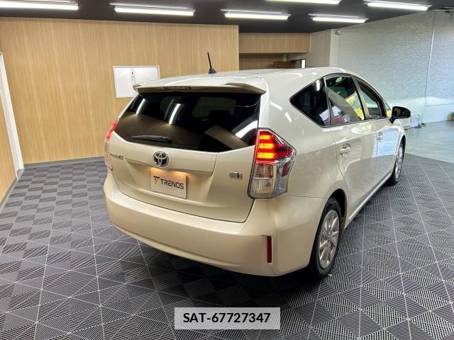 Toyota PRIUS ALPHA 2015-03 7812096-4