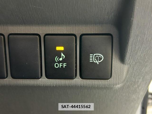 Toyota PRIUS ALPHA 2012-06 7812099-14