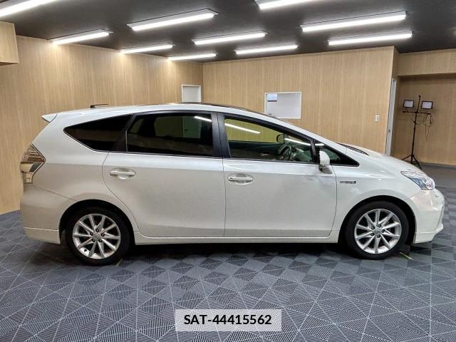 Toyota PRIUS ALPHA 2012-06 7812099-2