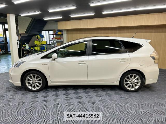 Toyota PRIUS ALPHA 2012-06 7812099-3