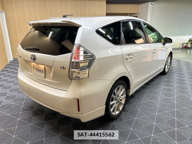 Toyota PRIUS ALPHA 2012-06 7812099-4
