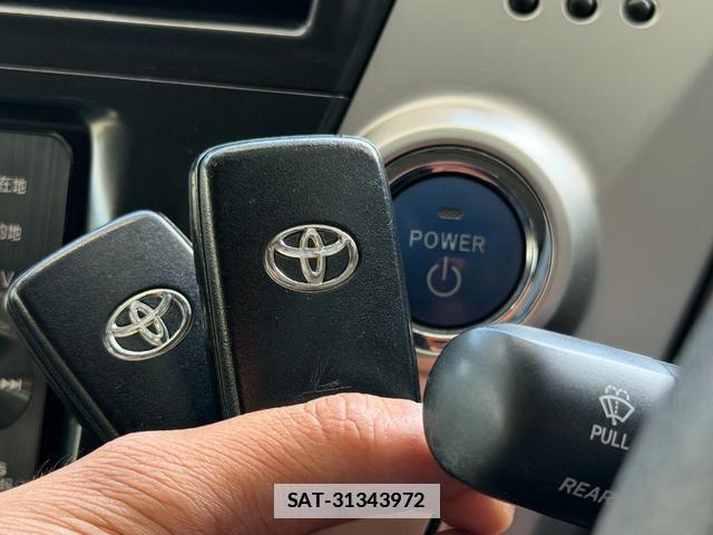 Toyota PRIUS ALPHA 2012-04 7812824-13