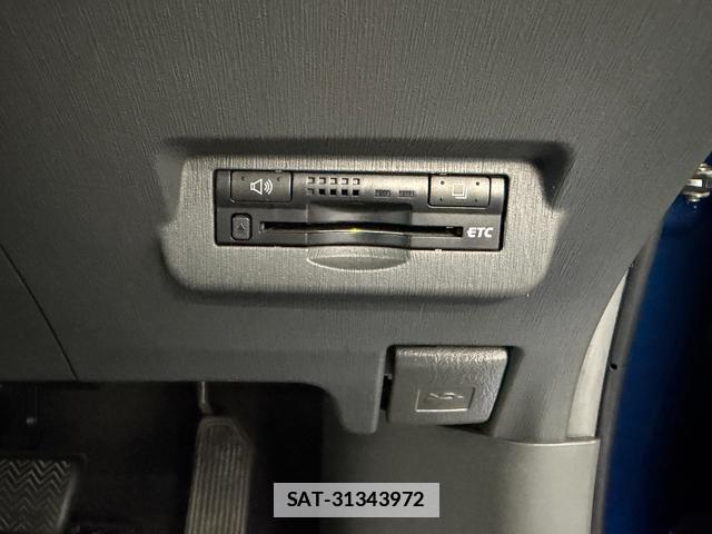 Toyota PRIUS ALPHA 2012-04 7812824-15
