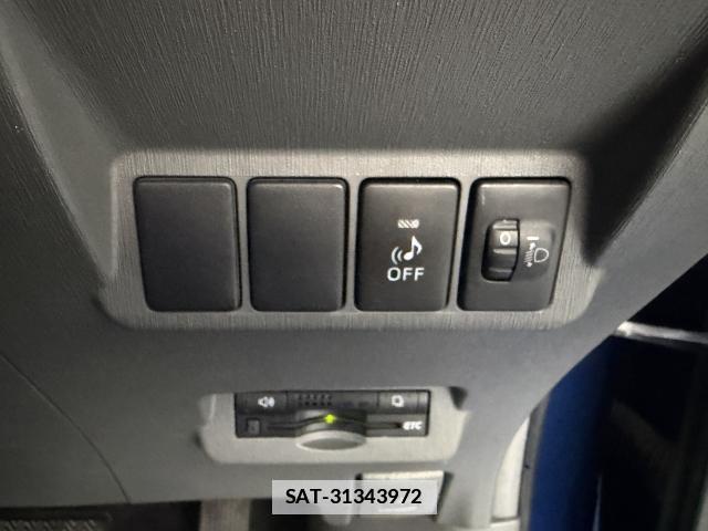 Toyota PRIUS ALPHA 2012-04 7812824-17
