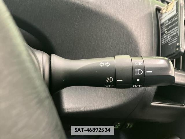 Toyota PRIUS ALPHA 2015-06 7813287-17