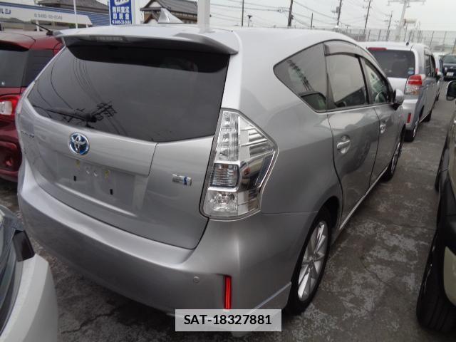Toyota PRIUS ALPHA 2014-01 7817127-1