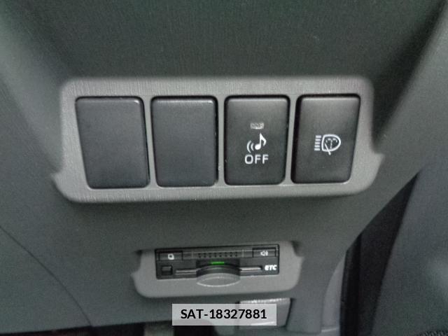 Toyota PRIUS ALPHA 2014-01 7817127-11