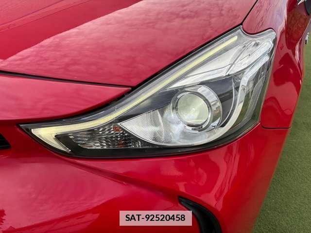 Toyota PRIUS ALPHA 2015-01 7819868-15