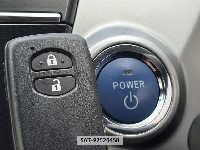 Toyota PRIUS ALPHA 2015-01 7819868-6