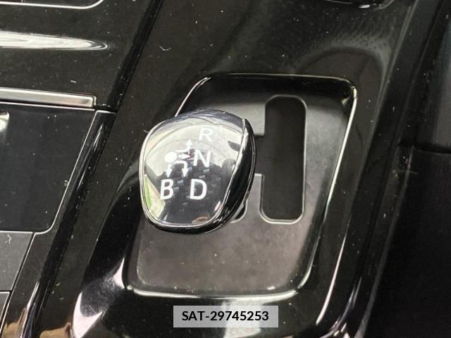 Toyota PRIUS ALPHA 2015-08 7821262-16
