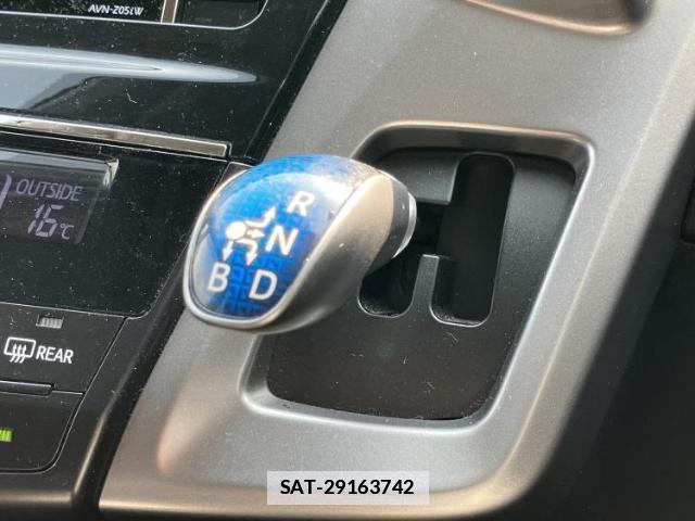 Toyota PRIUS ALPHA 2016-04 7821578-17