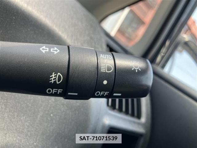 Toyota PRIUS ALPHA 2018-10 7822077-15