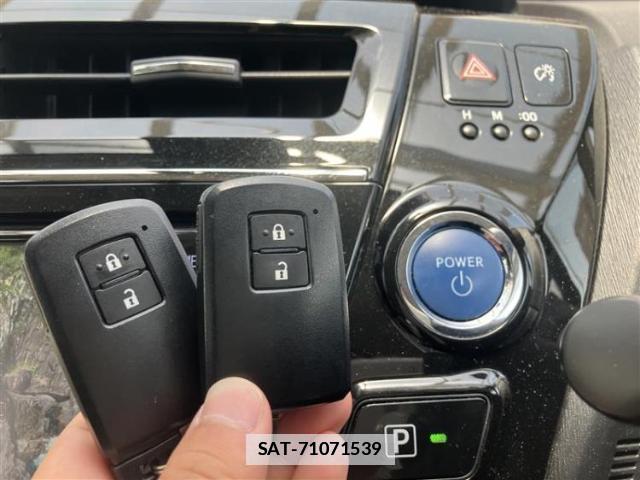 Toyota PRIUS ALPHA 2018-10 7822077-16