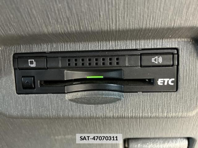 Toyota PRIUS ALPHA 2013-06 7822115-17
