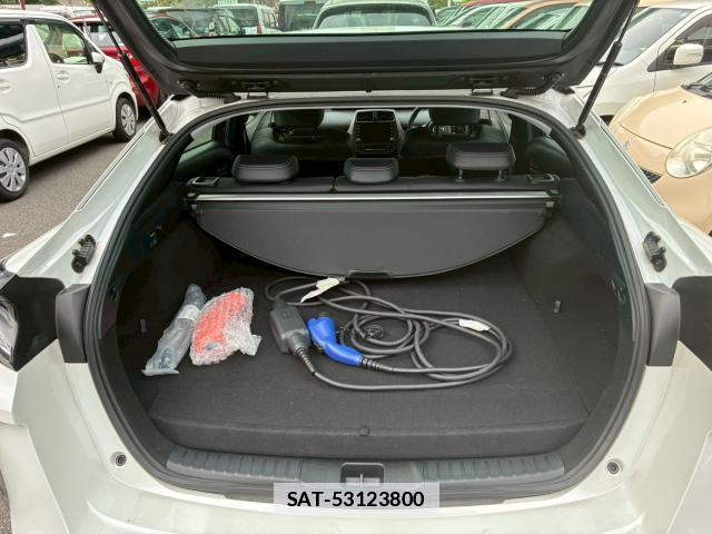 Toyota PRIUS PHV 2022-05 7813586-12