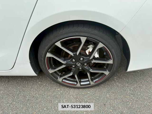 Toyota PRIUS PHV 2022-05 7813586-16