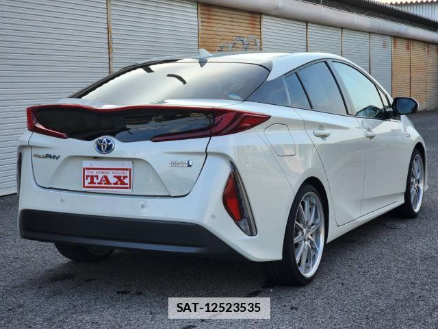 Toyota PRIUS PHV 2018-02 7813924-1
