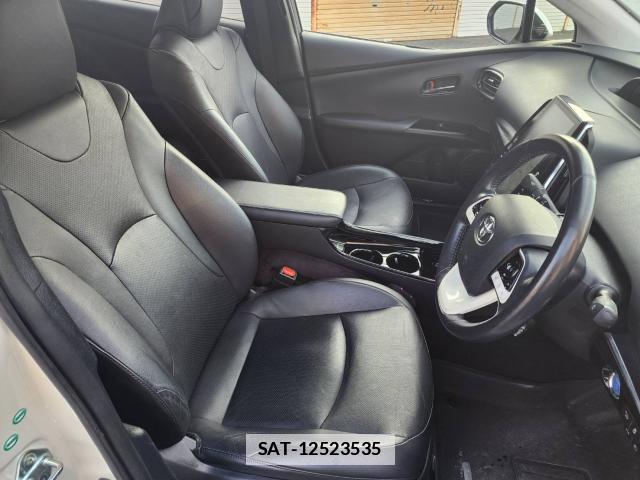 Toyota PRIUS PHV 2018-02 7813924-11